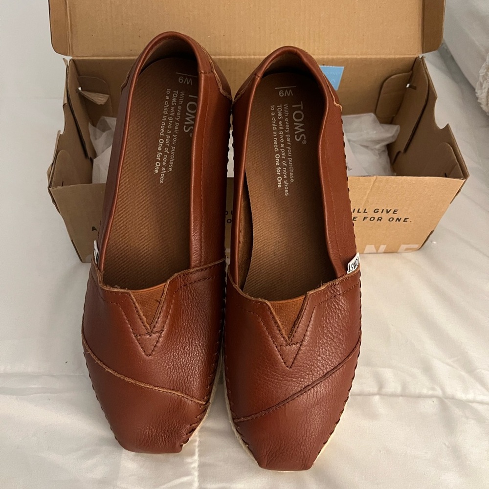 TOMS Classic Cognac Leather